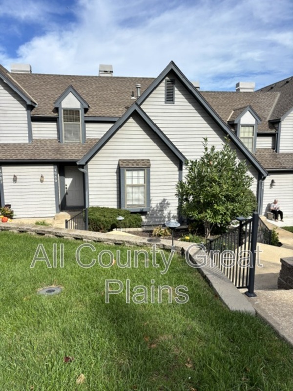 Mission Townhome: 4980 W 60th Terrace