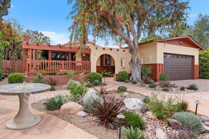 Encinitas House: 910 San Dieguito Dr.