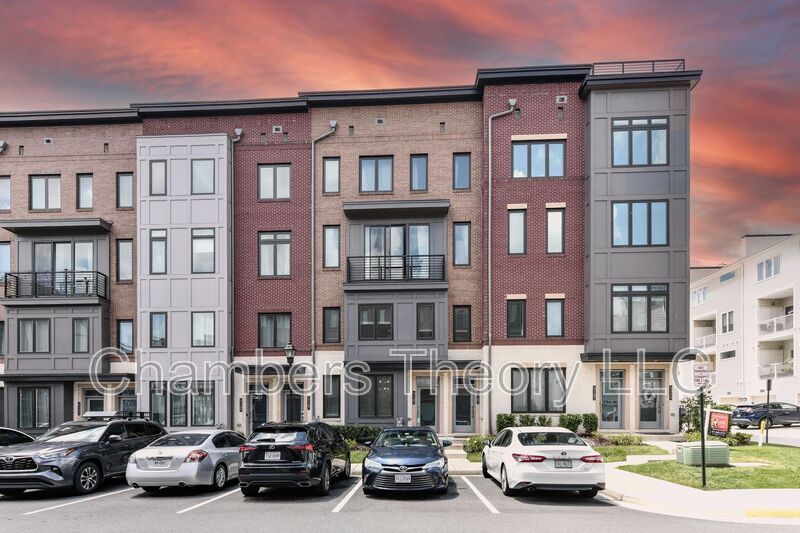 Ashburn House: 43185 Mongold Square