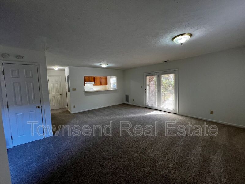 Fayetteville House: 1051-4 Ancestry Dr.