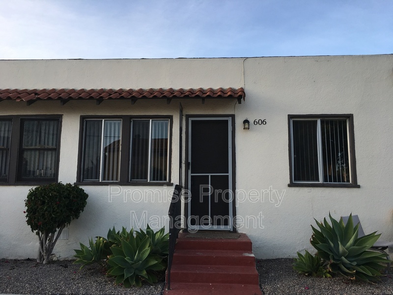 Oceanside House: 606 Surfrider Way