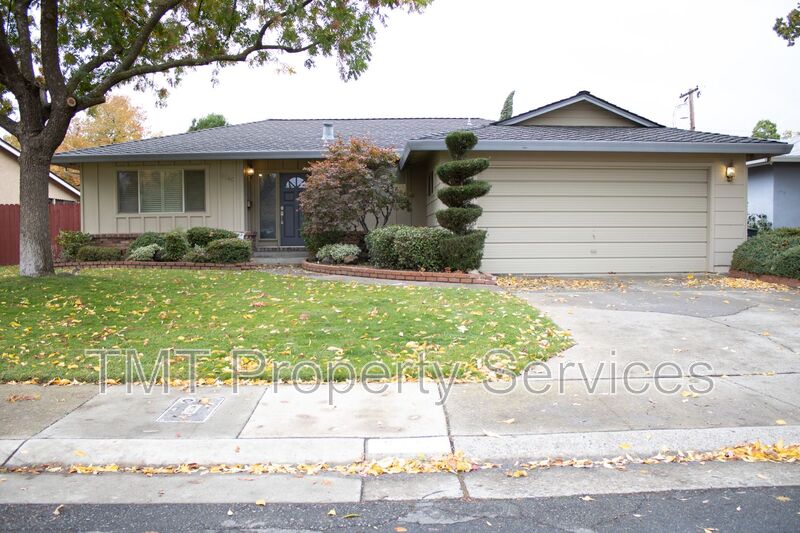 Sacramento House: 6940 Mcquillan Circle