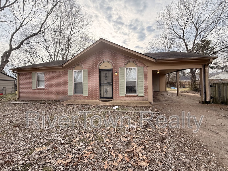 Horn Lake House: 6345 Greenbriar Dr