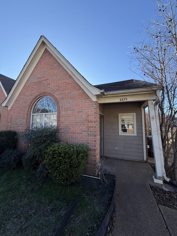 Memphis House: 6675 Whitten Pine Dr