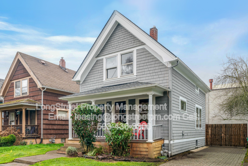 Portland House: 536 NE San Rafael St