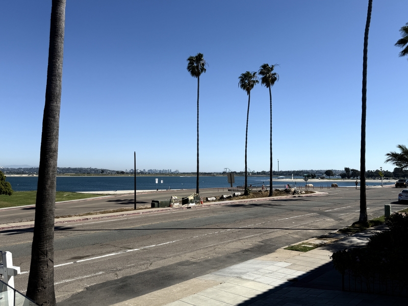 San Diego House: 3522 Crown Point Drive