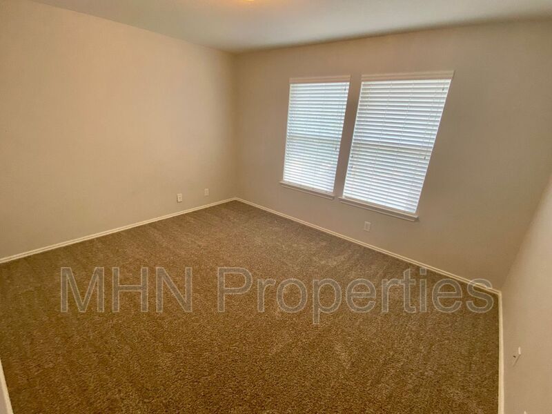 Cozy and Comfy 4 bed/2.5 bath home located near Bandera, 410, I-10 and 1604! - Photo 8