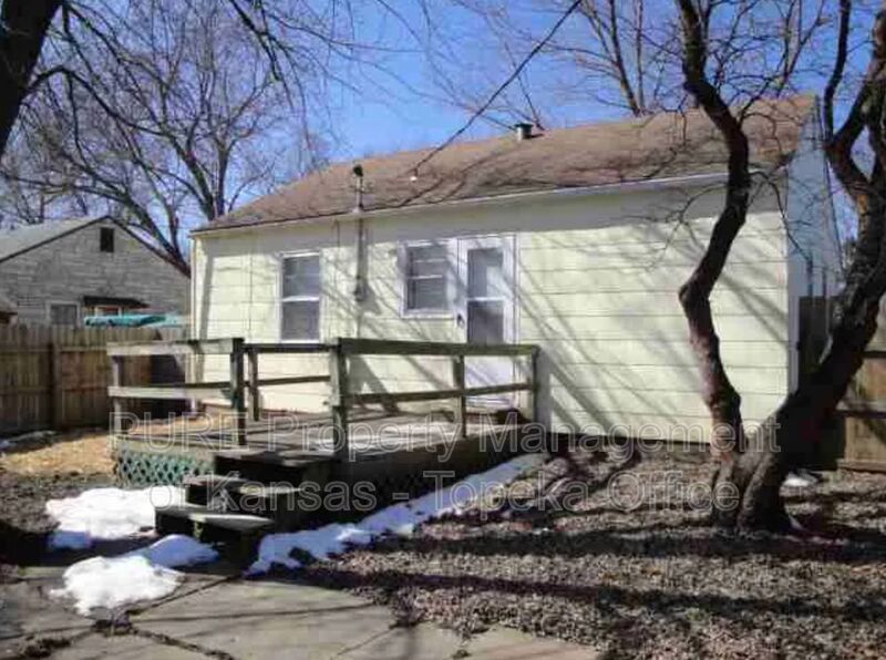 Topeka House: 600 SW Warren Ave