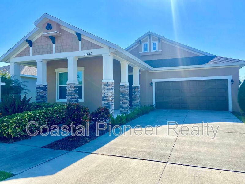 Wesley Chapel House: 32652 Coldwater Creek Loop