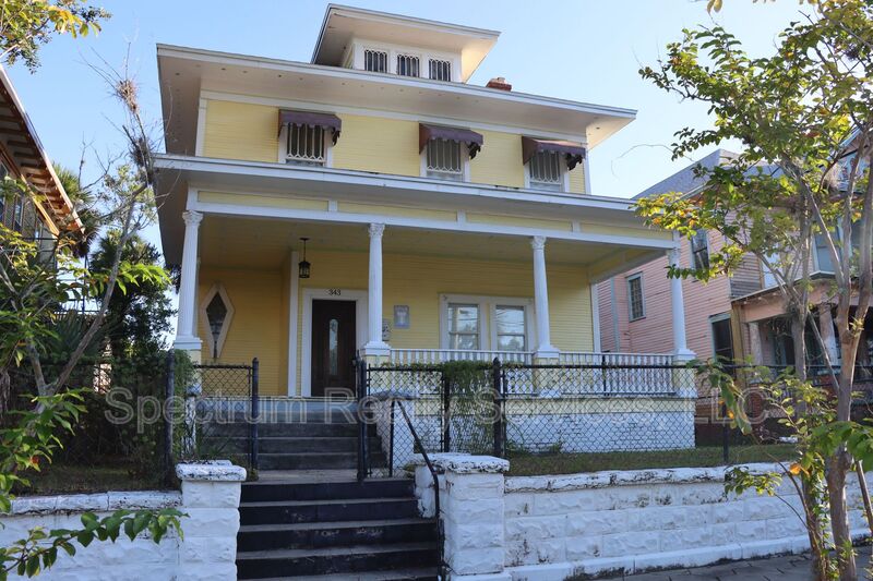 Jacksonville House: 343 7th St W