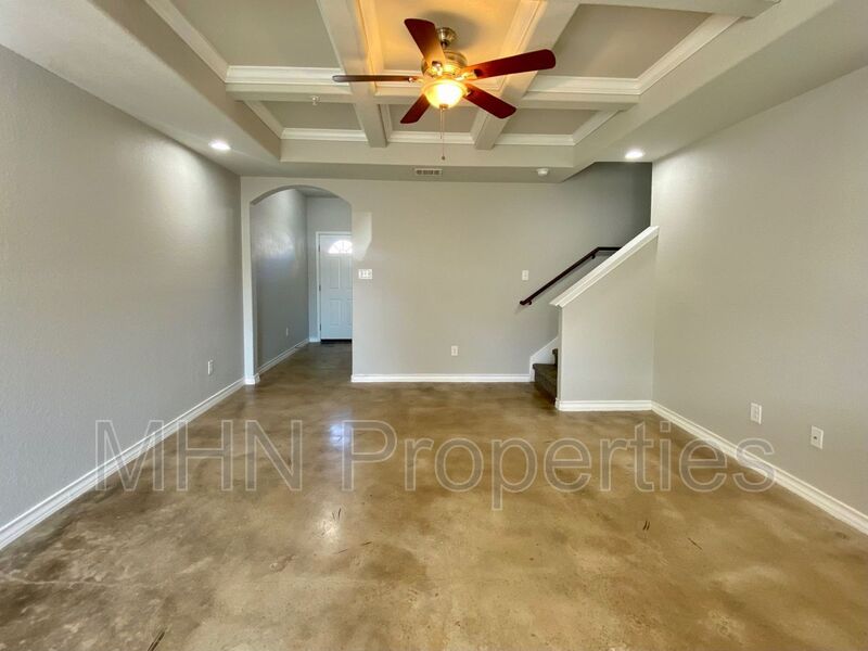 3 bed/2.5 bath/1 car garage townhome located in the heart of Selma, easy access to1604 and I-35! - Photo 4