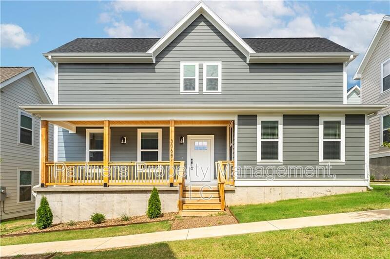 Fayetteville House: 3068 West Salida Lane