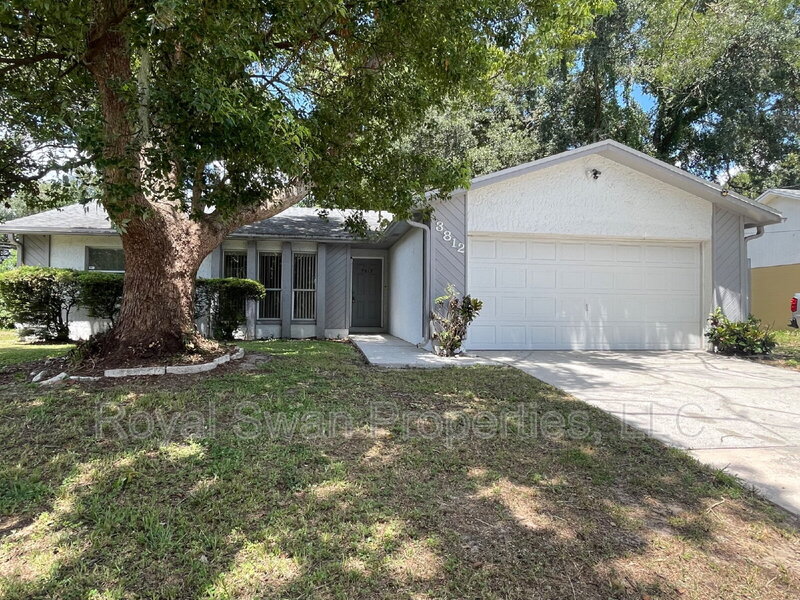 Lakeland House: 3812 Dovehollow Drive