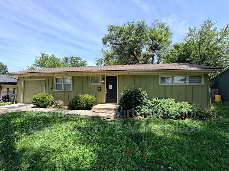 Olathe House: 1112 E Elm St
