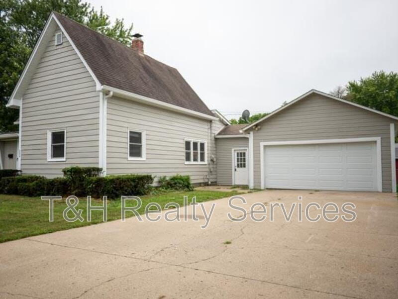 Greenfield House: 706 School Street