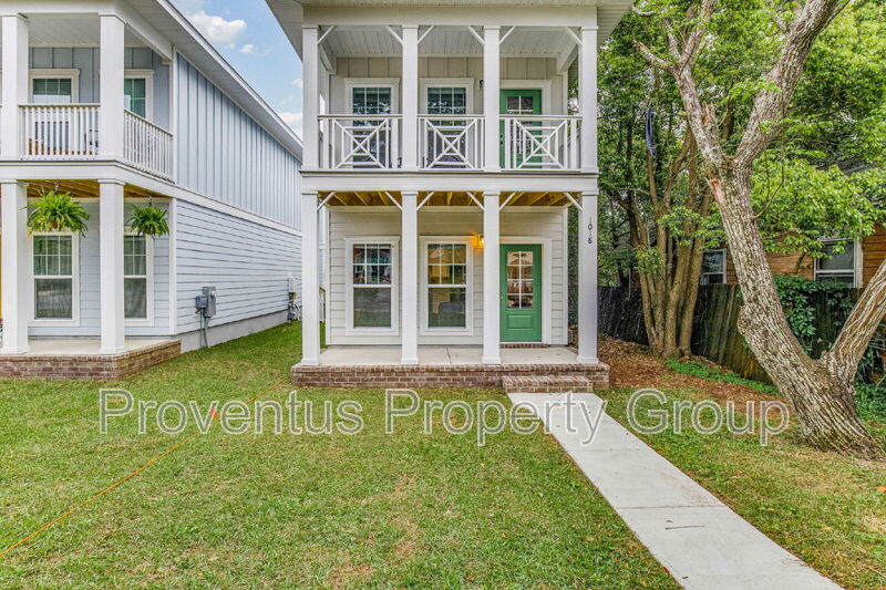 Pensacola House: 1018 N D St