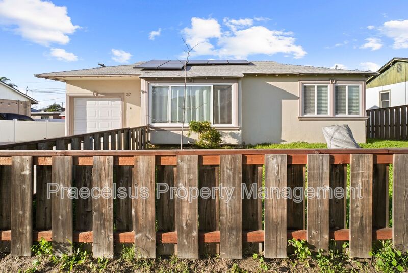 Chula Vista House: 37 East J Street