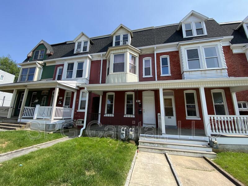 York Condo: 304 W Cottage Pl - A