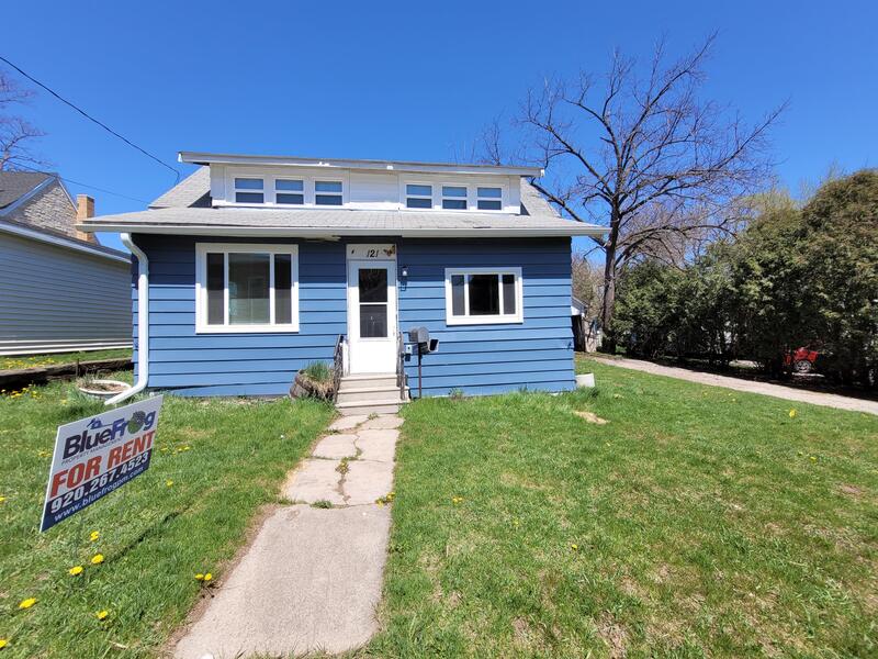 Omro House: 121 Superior Street