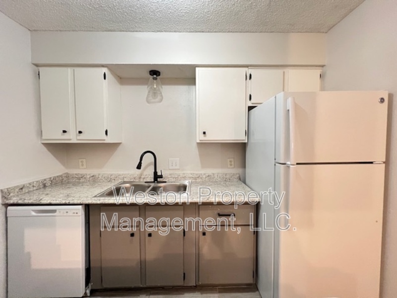 Warr Acres Condo: 6032 Northwest Expressway - 1