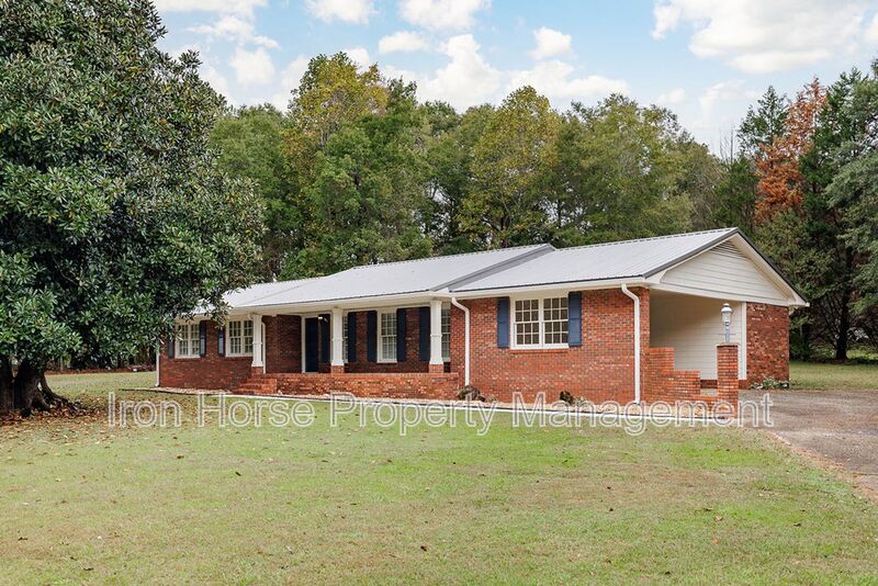 Watkinsville House: 1110 Maple Cir