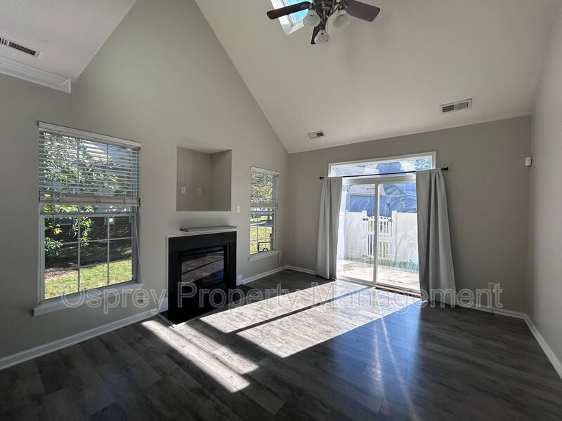 3BR Townhouse Condo with Garage "ASK ABOUT OUR ZERO DEPOSIT" - Photo 2