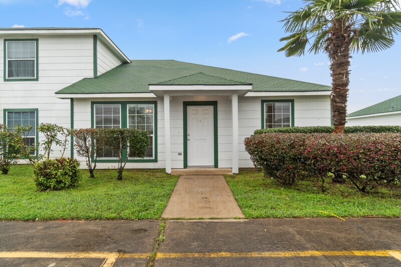 Dickinson Townhome: 2112 St Lucia Calle