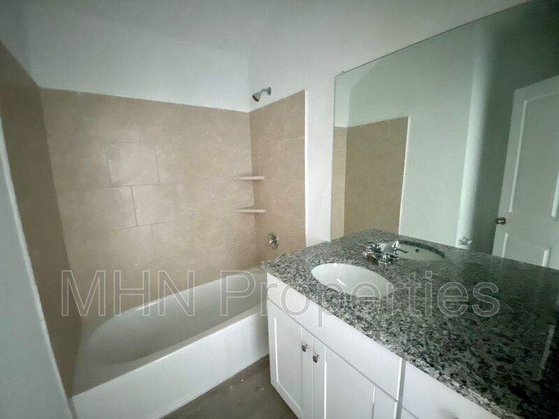 *First Time Rental* 3 bed/2 bath Beautiful New Construction home, located in New Braunfels! - Photo 22
