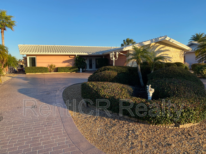 Belleair Beach House: 2507 Bayshore Dr