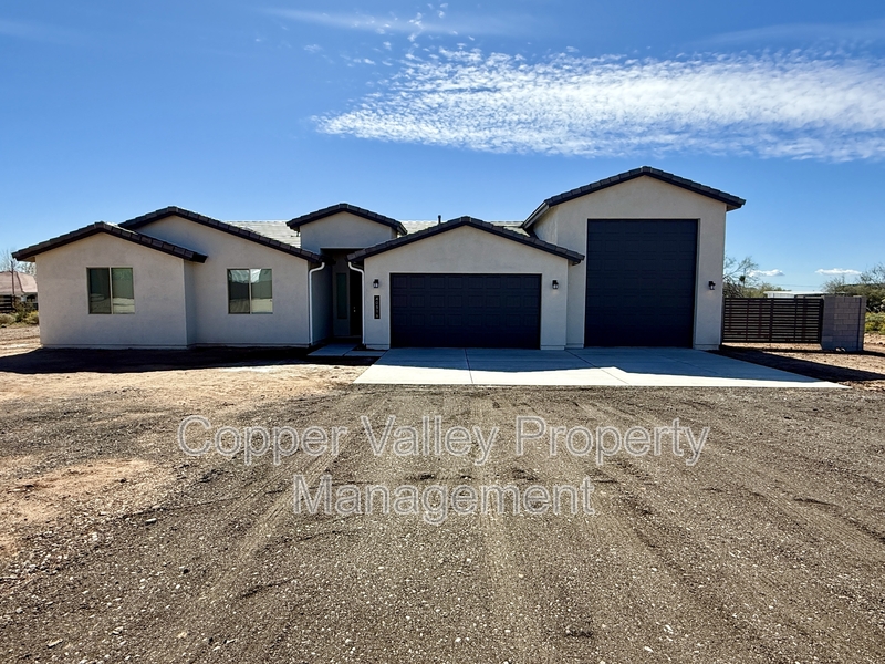 Phoenix House: 40516 North 3rd Avenue