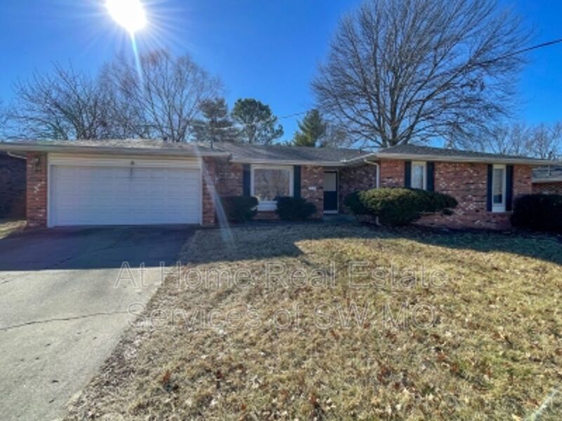 Springfield House: 1316 E Lakewood