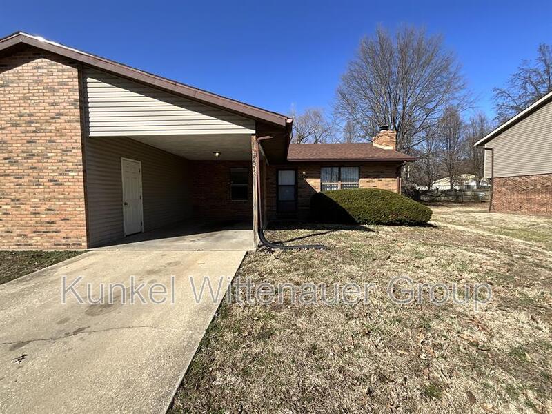 Belleville Condo: 2315 Richland Prairie