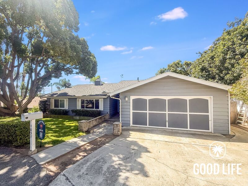 Fallbrook House: 1031 Emelita St