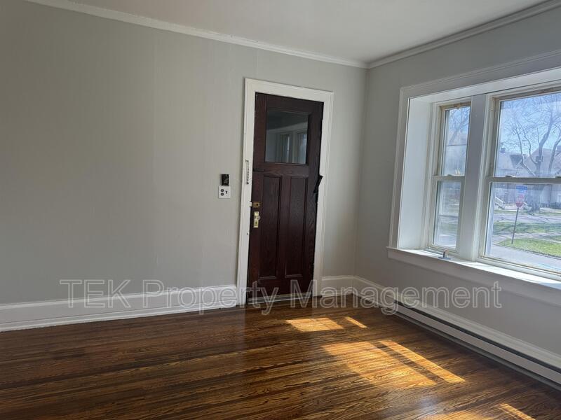 Rochester House: 117 Pierpont Street