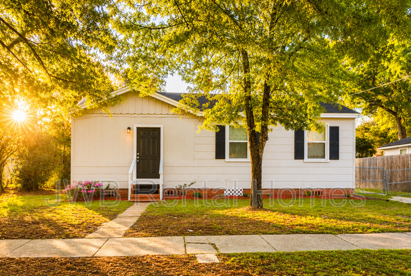 Jacksonville House: 920 Saratoga Blvd