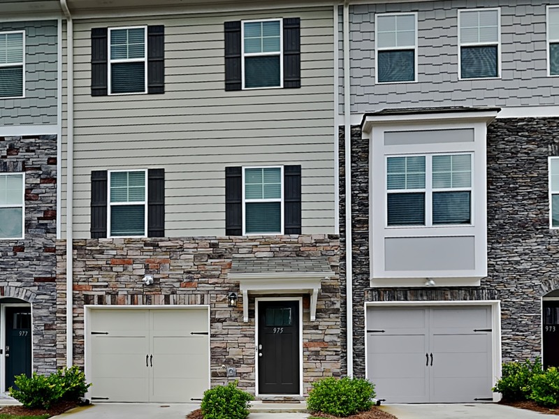 Atlanta House: 975 Society Cir SW