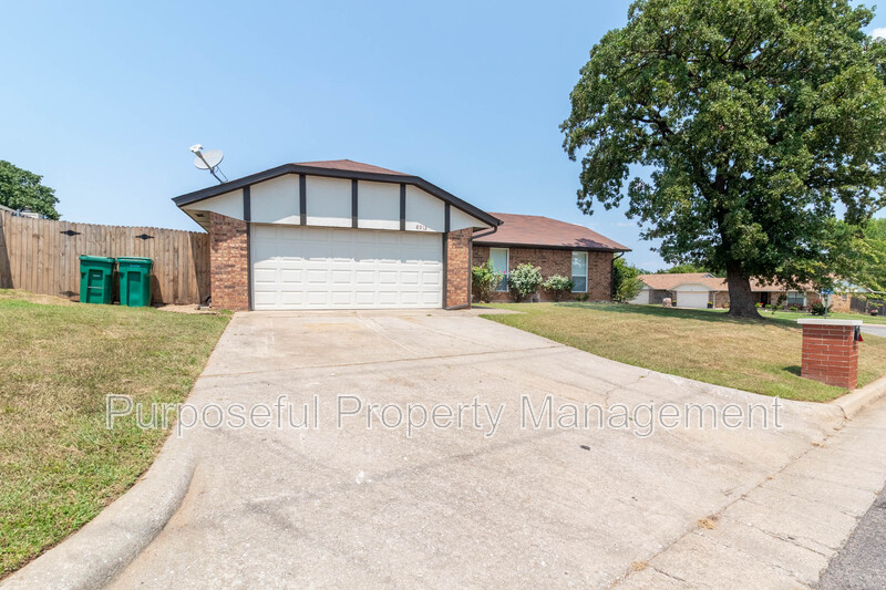 Spencer House: 8913 Bentree Country Way