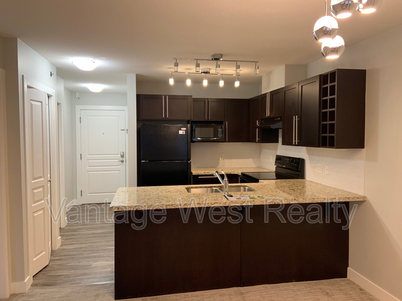 Kelowna Condo: 423-1099 Sunset Dr