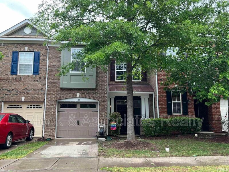 Cary House: 124 Longchamp Ln