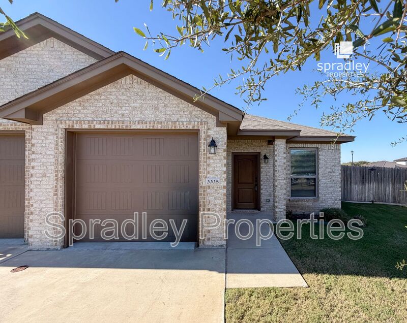 Troy Townhome: 200B Sparrow Cove