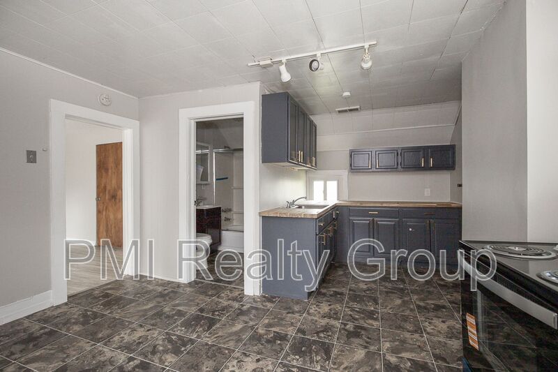 Cleveland House: 3295 W 46th St