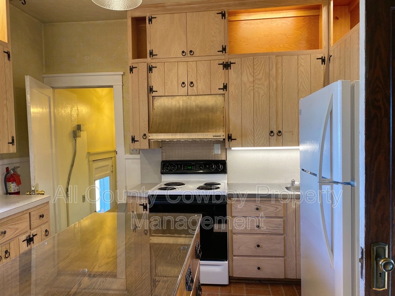 Laramie House: 623 E Lewis St