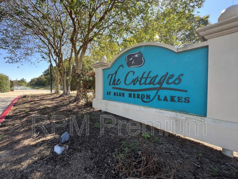 Zachary Condo: 4000 McHugh Rd. #30