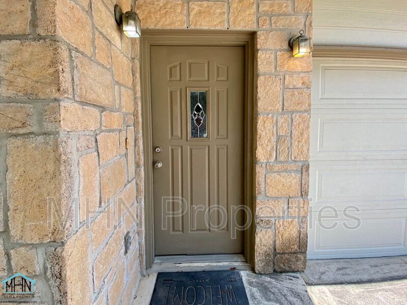 Perfectly located and spacious 4 Bed/3 Bath in Boerne, off of IH-10 and Ralph Fair Rd. - Photo 2