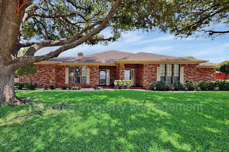 Fort Worth Townhome: 5407 Ledgestone Drive