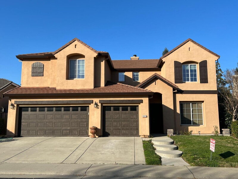 Roseville House: 1692 Woodhaven Cir.