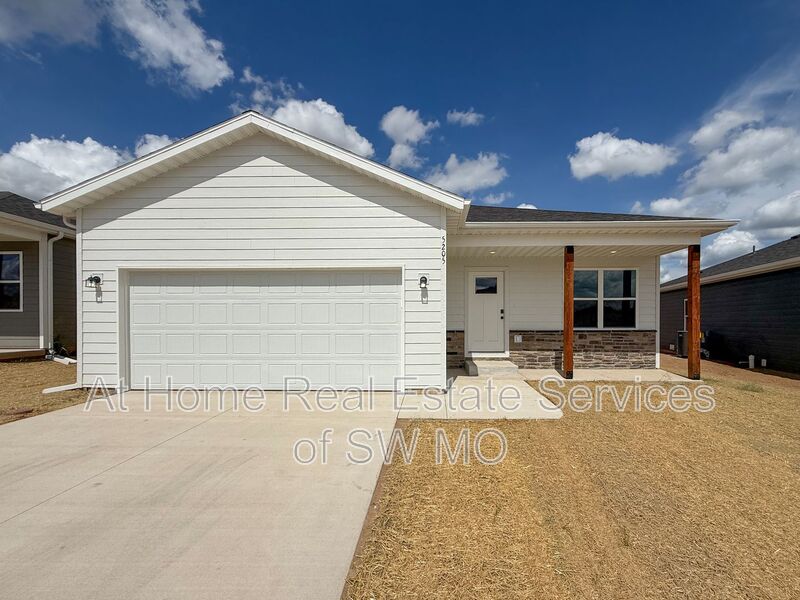 Springfield House: 5205 W Crestmere Dr