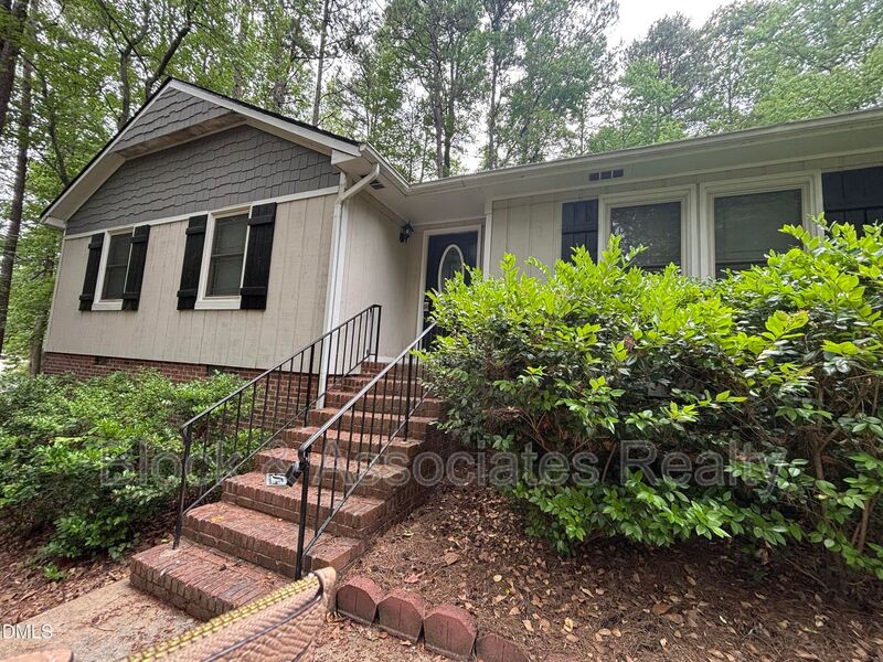 Raleigh House: 501 Merrie Road
