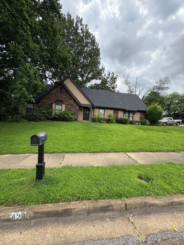 Memphis House: 4244 Chesapeake Way