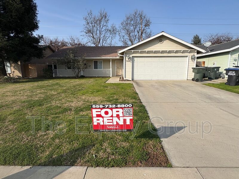 Visalia House: 905 South Laguna Street